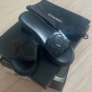 Authentic Black Chanel slippers, size 39, patent calfskin